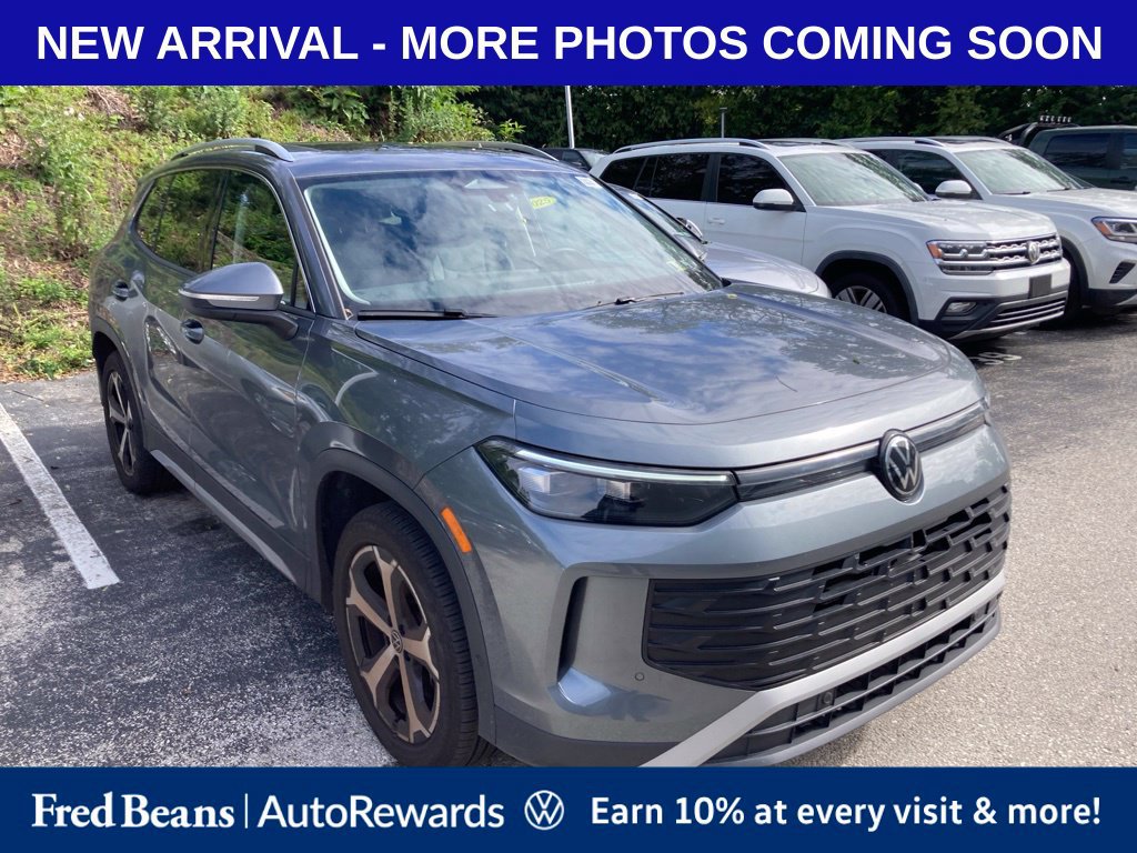 Used 2026 Volkswagen Tiguan SE AWD/4WD image 1