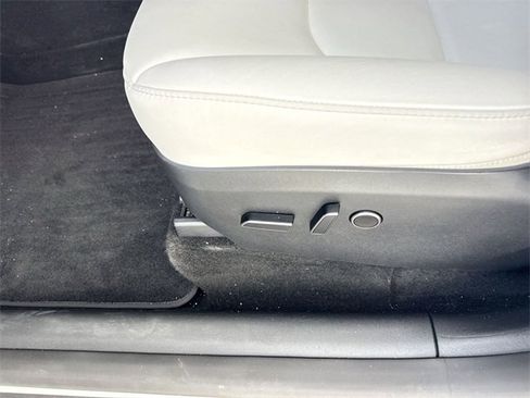 Used 2023 Tesla Model Y Performance image 12