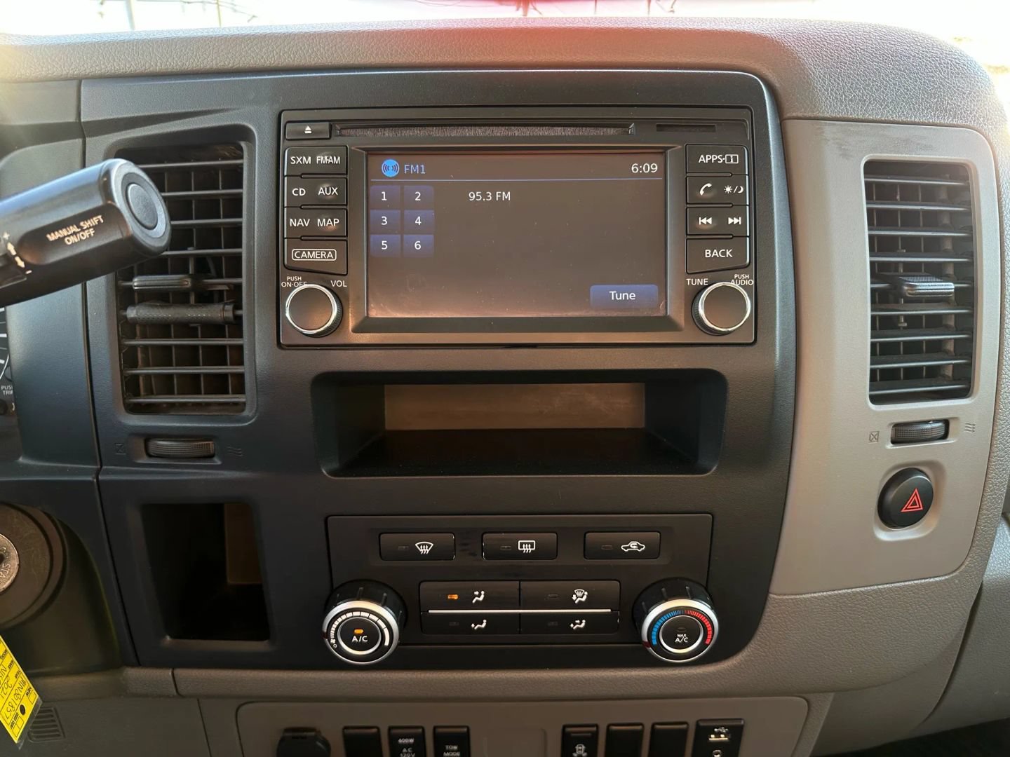Used 2021 Nissan NV 3500 SV RWD image 27