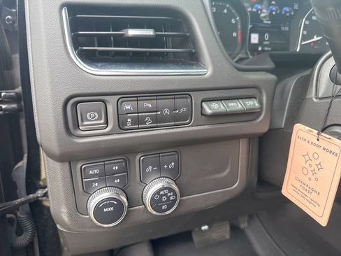 Used 2021 GMC Yukon AT4 w/ Rear Media and Nav Package AWD/4WD image 10