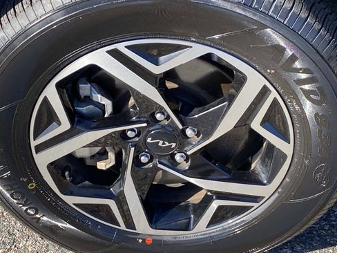 Used 2024 Kia Sportage LX image 21