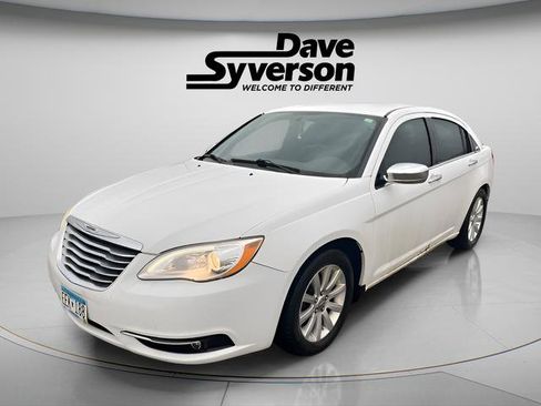 Used 2014 Chrysler 200 Limited image 1