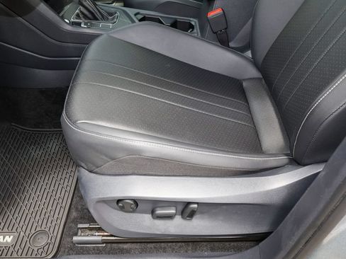 Used 2023 Volkswagen Tiguan SE R-Line FWD image 13