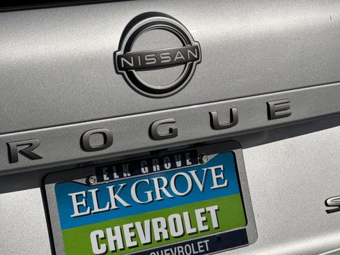 Used 2024 Nissan Rogue SV image 32