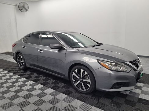 Used 2018 Nissan Altima 2.5 SR FWD image 11