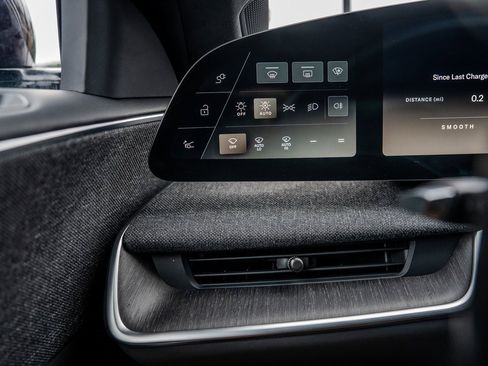 Used 2024 Lucid Air Touring image 8