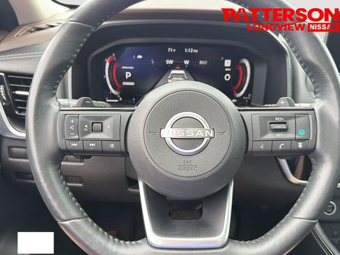 Used 2023 Nissan Rogue Platinum FWD image 16