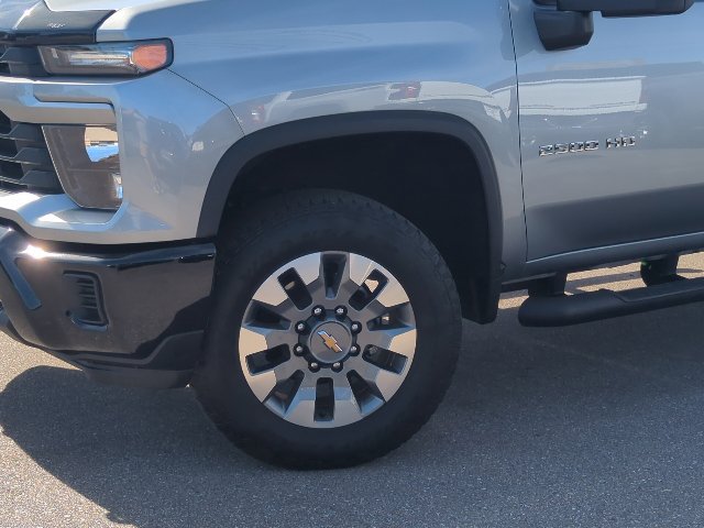 Used 2025 Chevrolet Silverado 2500 Custom w/ Custom Convenience Package AWD/4WD image 2