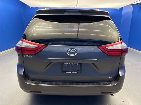 Used 2017 Toyota Sienna LE image 6