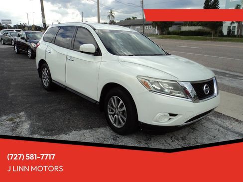 Used 2014 Nissan Pathfinder S FWD image 1