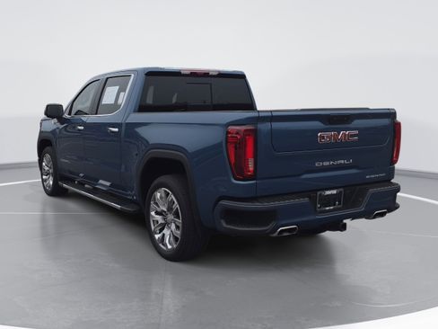 Used 2025 GMC Sierra 1500 Denali w/ Technology Package AWD/4WD image 5