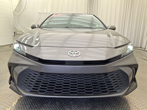 Used 2025 Toyota Camry SE w/ Convenience Package FWD image 32