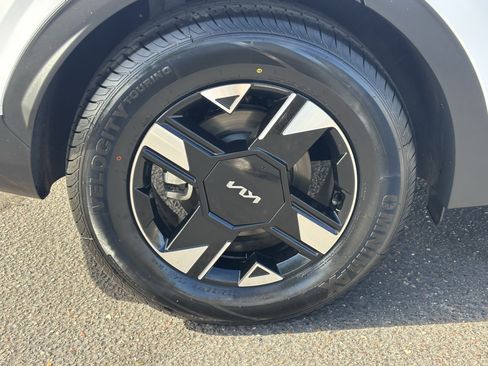 Certified 2026 Kia Sportage LX FWD image 7