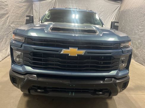 Used 2025 Chevrolet Silverado 2500 Custom w/ Custom Value Package AWD/4WD image 2