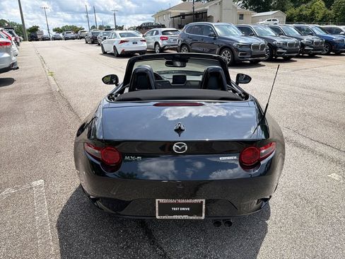 Used 2021 MAZDA MX-5 Miata Grand Touring RWD image 32