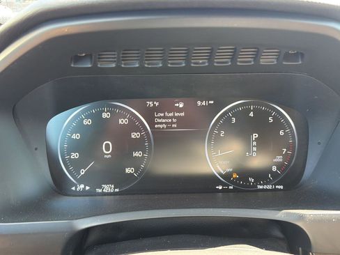 Used 2016 Volvo XC90 T6 Momentum w/ Momentum Plus Package AWD/4WD image 14