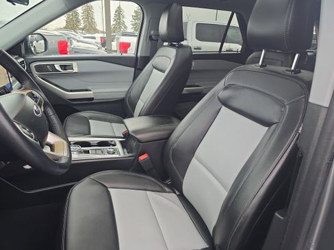 Used 2023 Ford Explorer XLT w/ Equipment Group 202A image 22