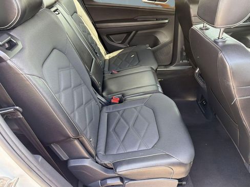 Used 2024 Volkswagen Atlas SE image 28