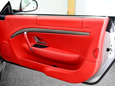 Used 2014 Maserati GranTurismo Sport image 21