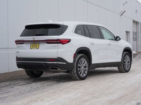 Used 2025 Buick Enclave Preferred image 3