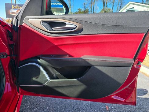 Used 2018 Alfa Romeo Giulia Ti image 17