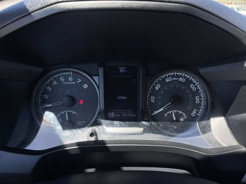 Used 2017 Toyota Tacoma TRD Off-Road AWD/4WD image 11