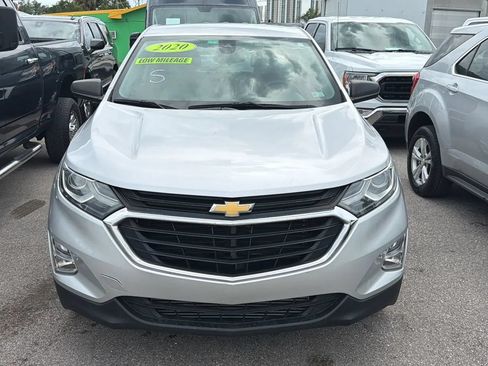 Used 2020 Chevrolet Equinox LS FWD image 2