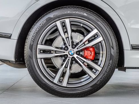 Used 2022 BMW X7 xDrive40i w/ M Sport Package AWD/4WD image 15