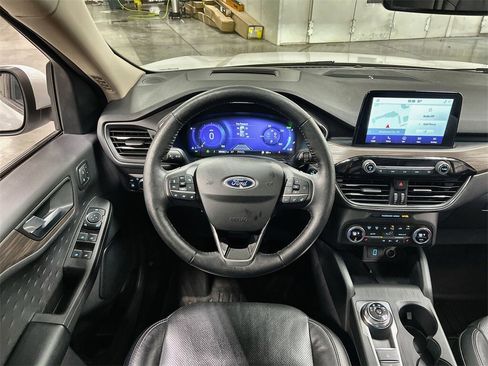 Used 2020 Ford Escape Titanium w/ Titanium Premium Package 2.0 image 17