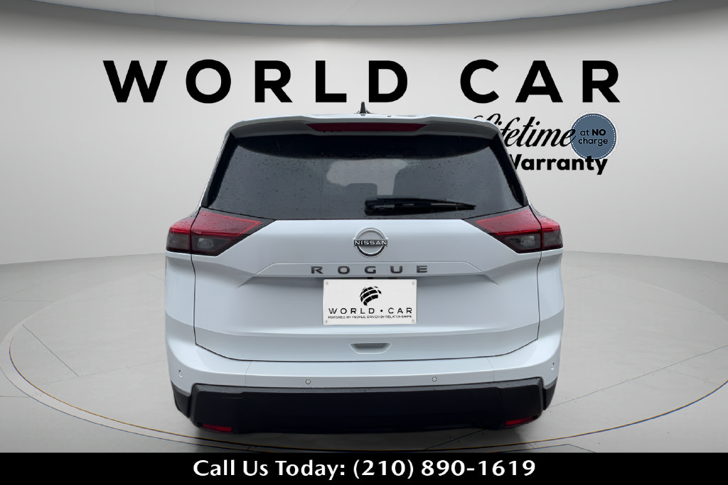 Used 2025 Nissan Rogue S FWD image 4