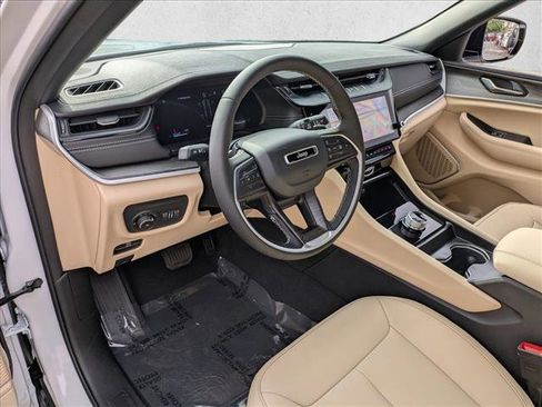 New 2026 Jeep Grand Cherokee Limited RWD image 11