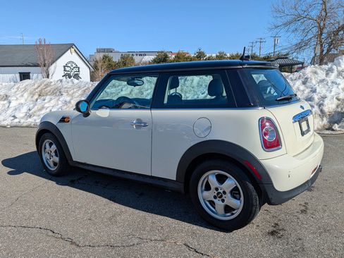 Used 2011 MINI Cooper Hardtop image 2