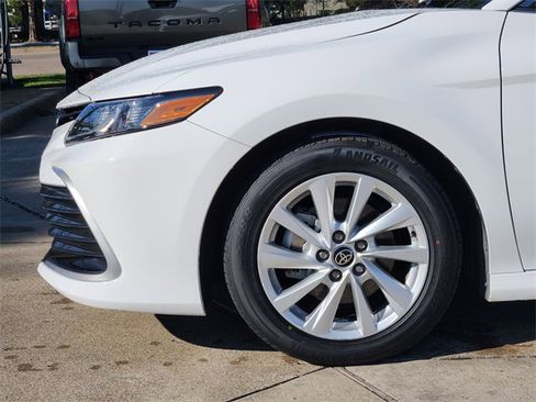 Used 2024 Toyota Camry LE image 5