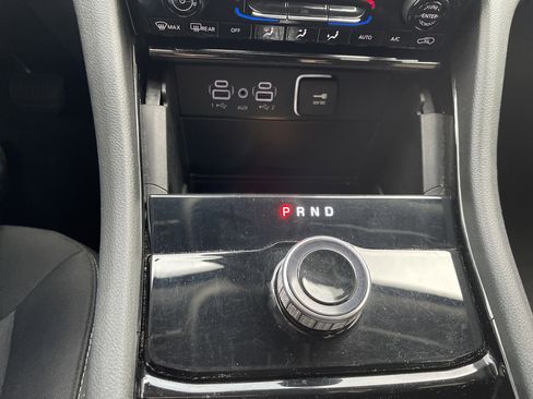 Used 2023 Jeep Grand Cherokee L Laredo image 27