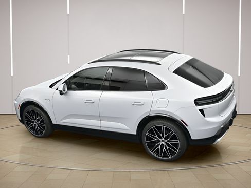 Certified 2025 Porsche Macan Turbo Electric AWD/4WD image 35