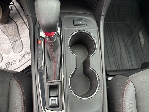 Used 2022 Chevrolet Equinox RS w/ Infotainment Package image 30