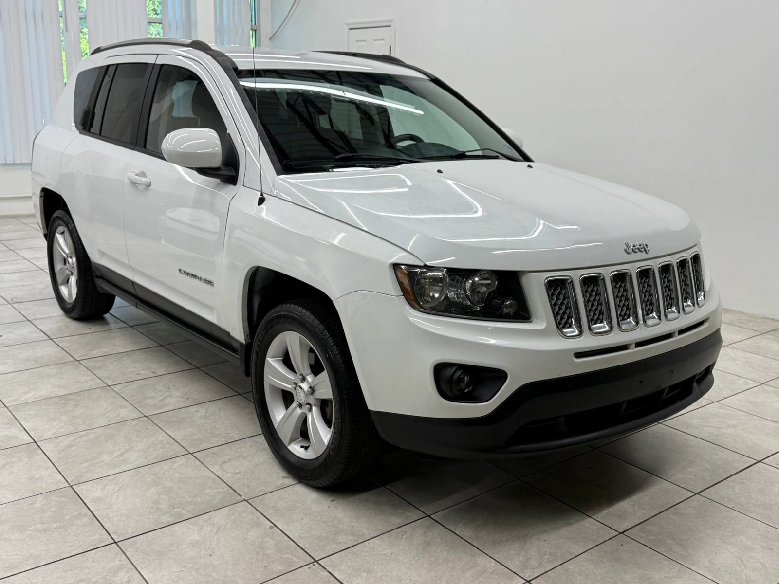 Used 2015 Jeep Compass Latitude AWD/4WD image 1
