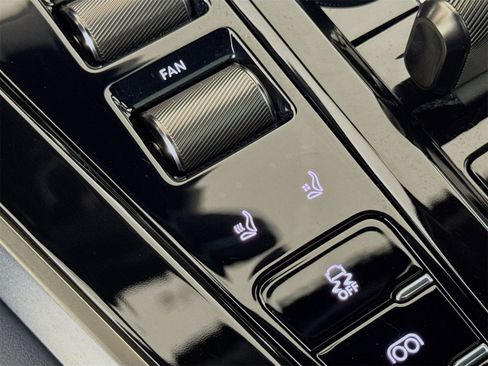 Used 2025 Aston Martin DBX 707 image 20