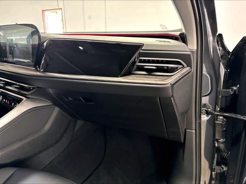 Certified 2025 Audi Q5 Premium w/ Convenience Package AWD/4WD image 18