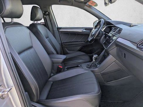 Used 2022 Volkswagen Tiguan SE R-Line image 18