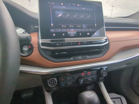 Used 2024 Jeep Compass Limited image 21