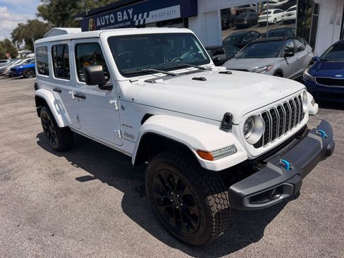 Used 2024 Jeep Wrangler Unlimited Sahara AWD/4WD image 5