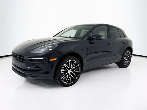 Certified 2025 Porsche Macan AWD/4WD image 1