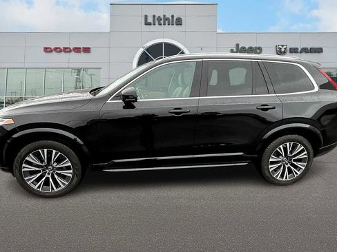 Used 2022 Volvo XC90 T6 Momentum w/ Climate Package image 3