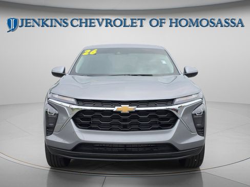 New 2026 Chevrolet Trax LS w/ LS Convenience Package FWD image 12