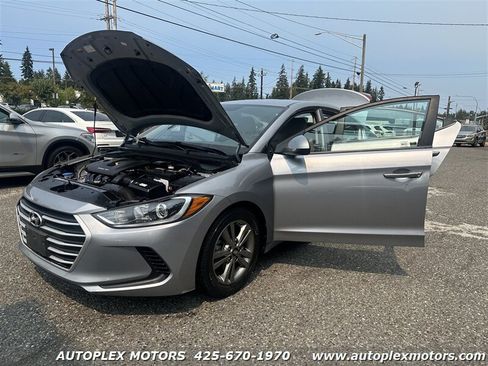 Used 2017 Hyundai Elantra SE FWD image 9