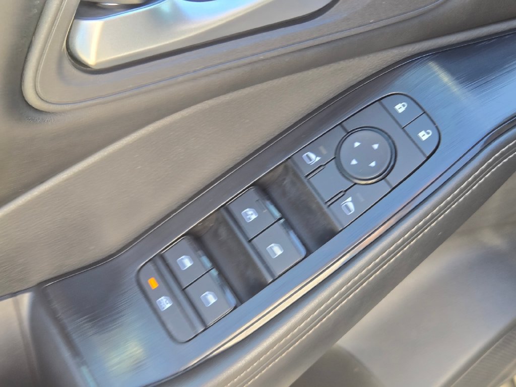 Used 2025 Nissan Rogue SV FWD image 15