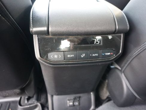 Used 2023 Toyota Highlander XLE FWD image 17