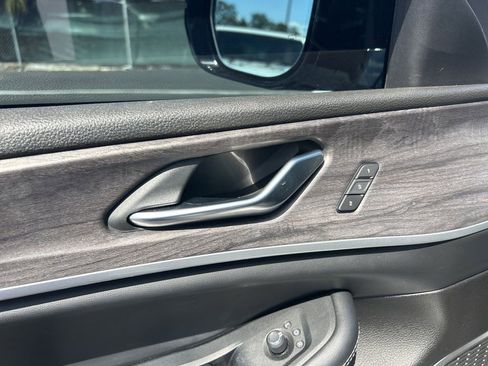 Used 2023 Jeep Grand Cherokee Limited w/ Luxury Tech Group II image 37