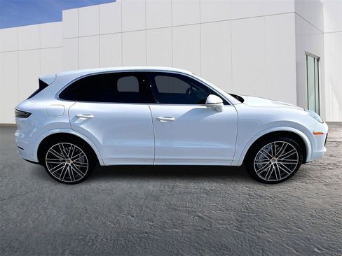 Used 2021 Porsche Cayenne Turbo image 8